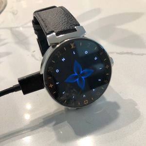 Louis Vuitton smart watch. Horizon tambour.